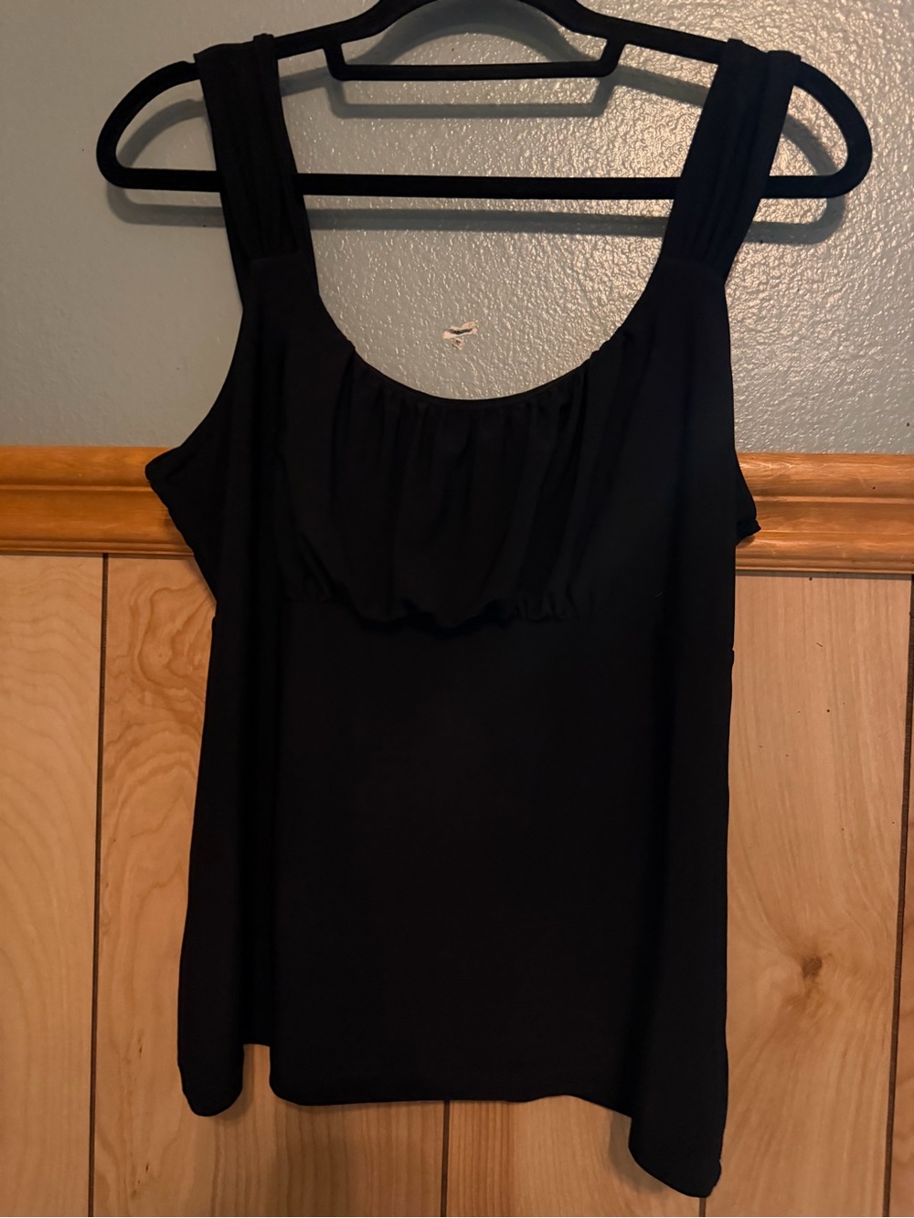 White House Black Market Black Sleeveless Scoop-Neck Tank